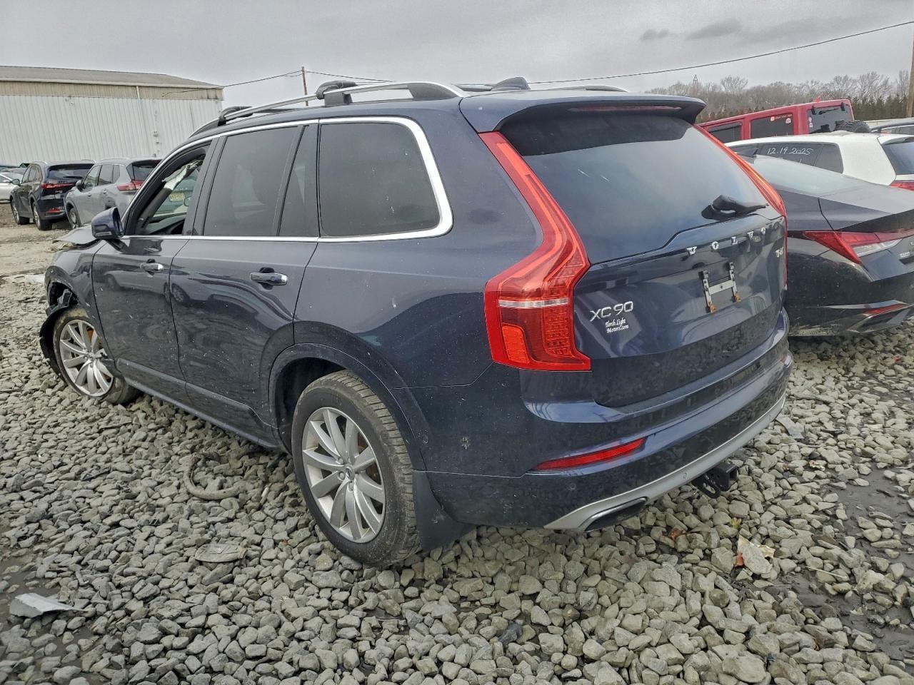 2017 VOLVO XC90