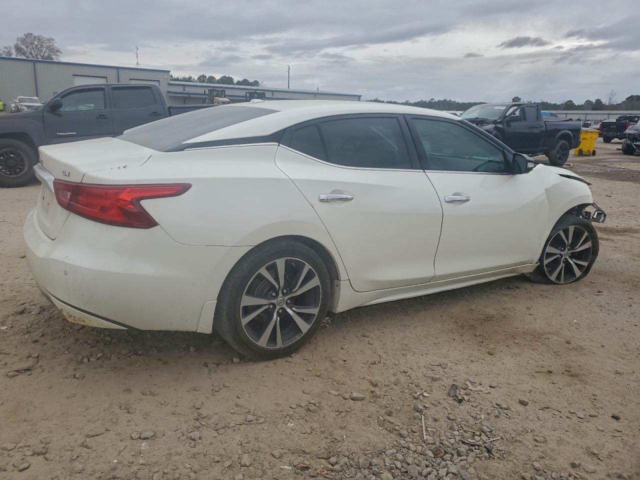 2017 NISSAN Maxima