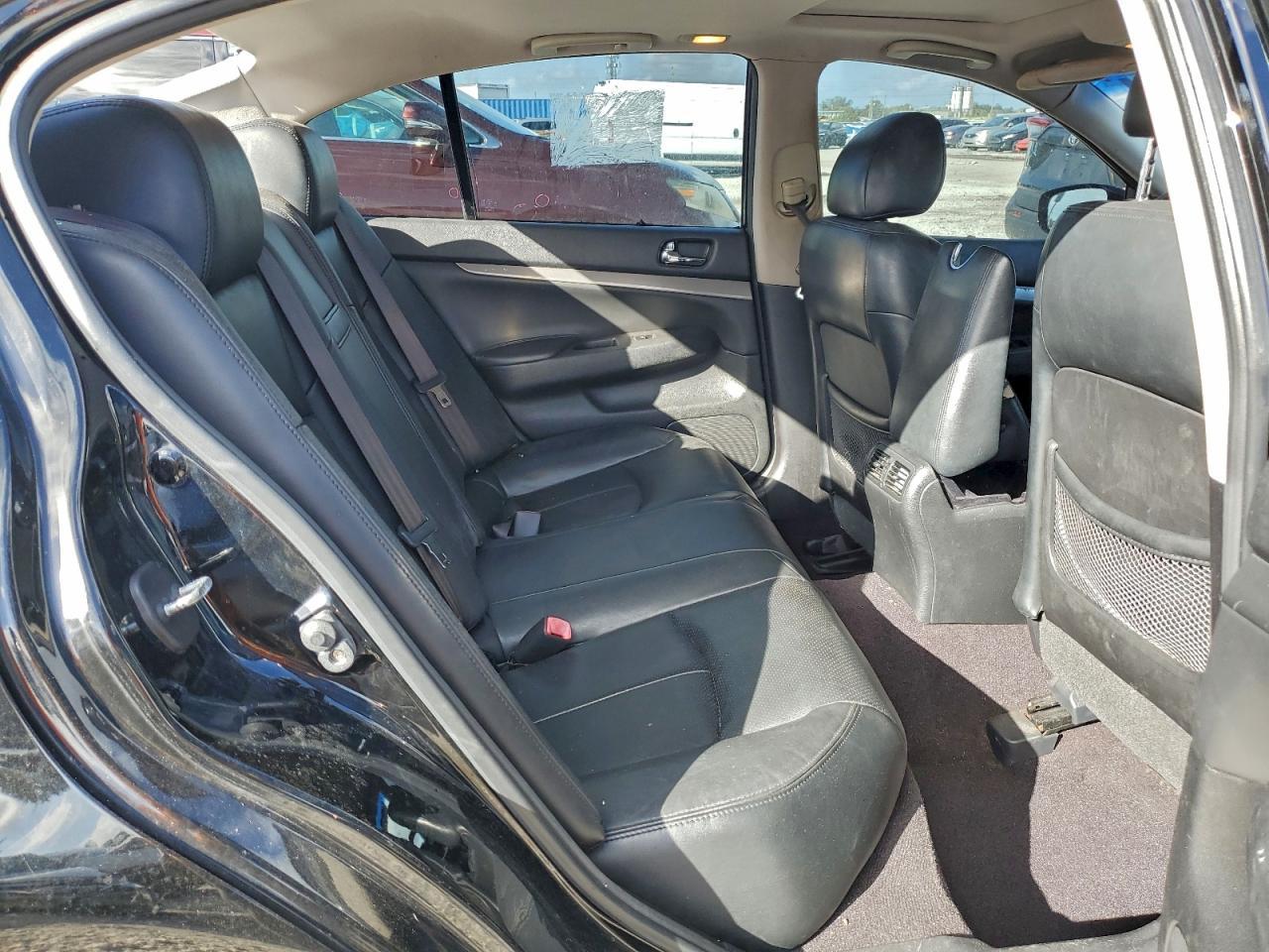 2013 INFINITI G37