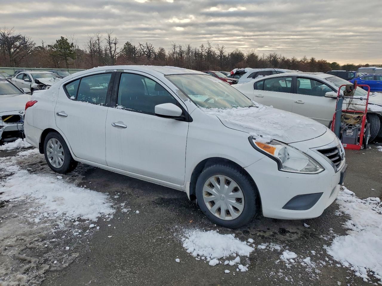 2017 NISSAN VERSA