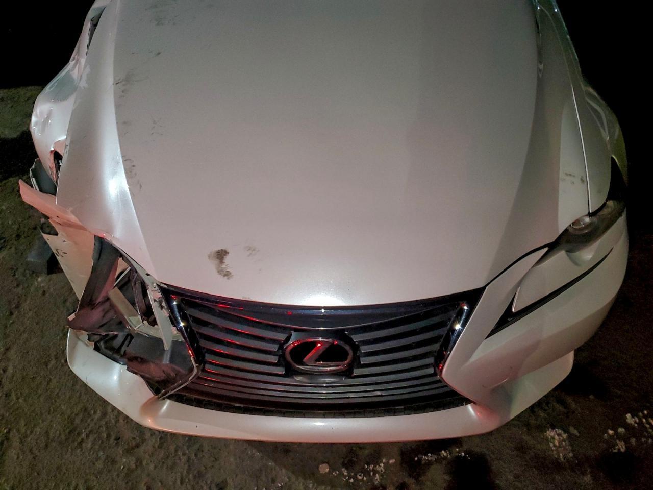 2016 LEXUS IS 200t
