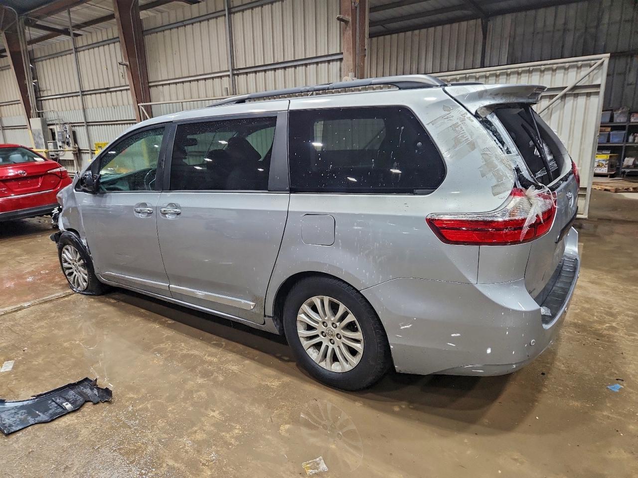 2016 TOYOTA SIENNA