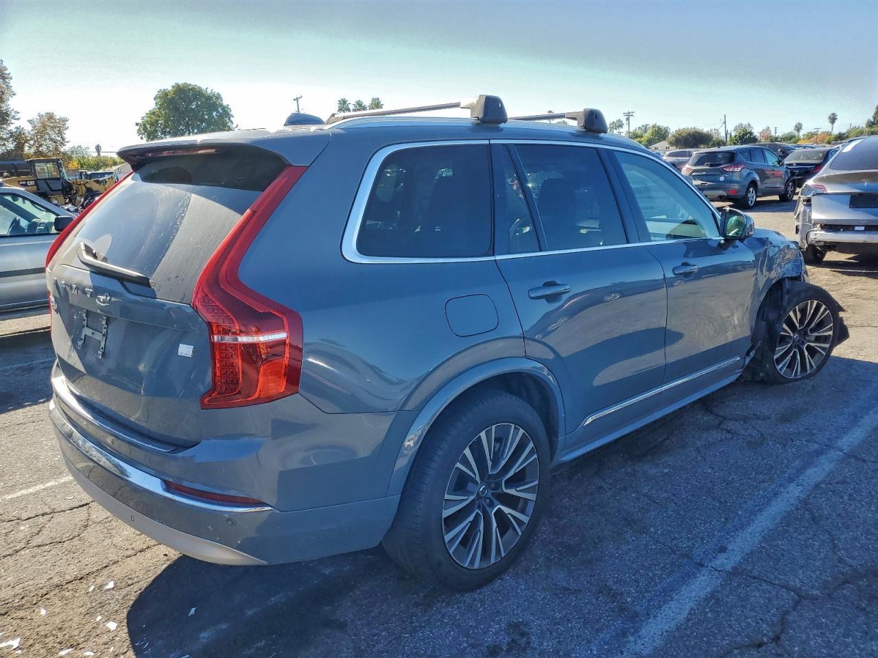 2022 VOLVO XC90