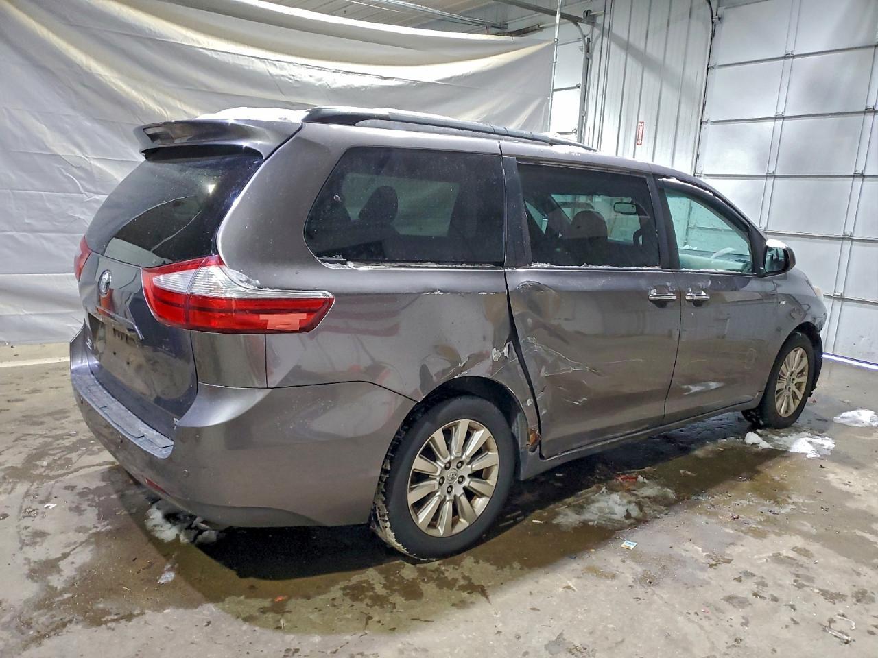 2016 TOYOTA SIENNA