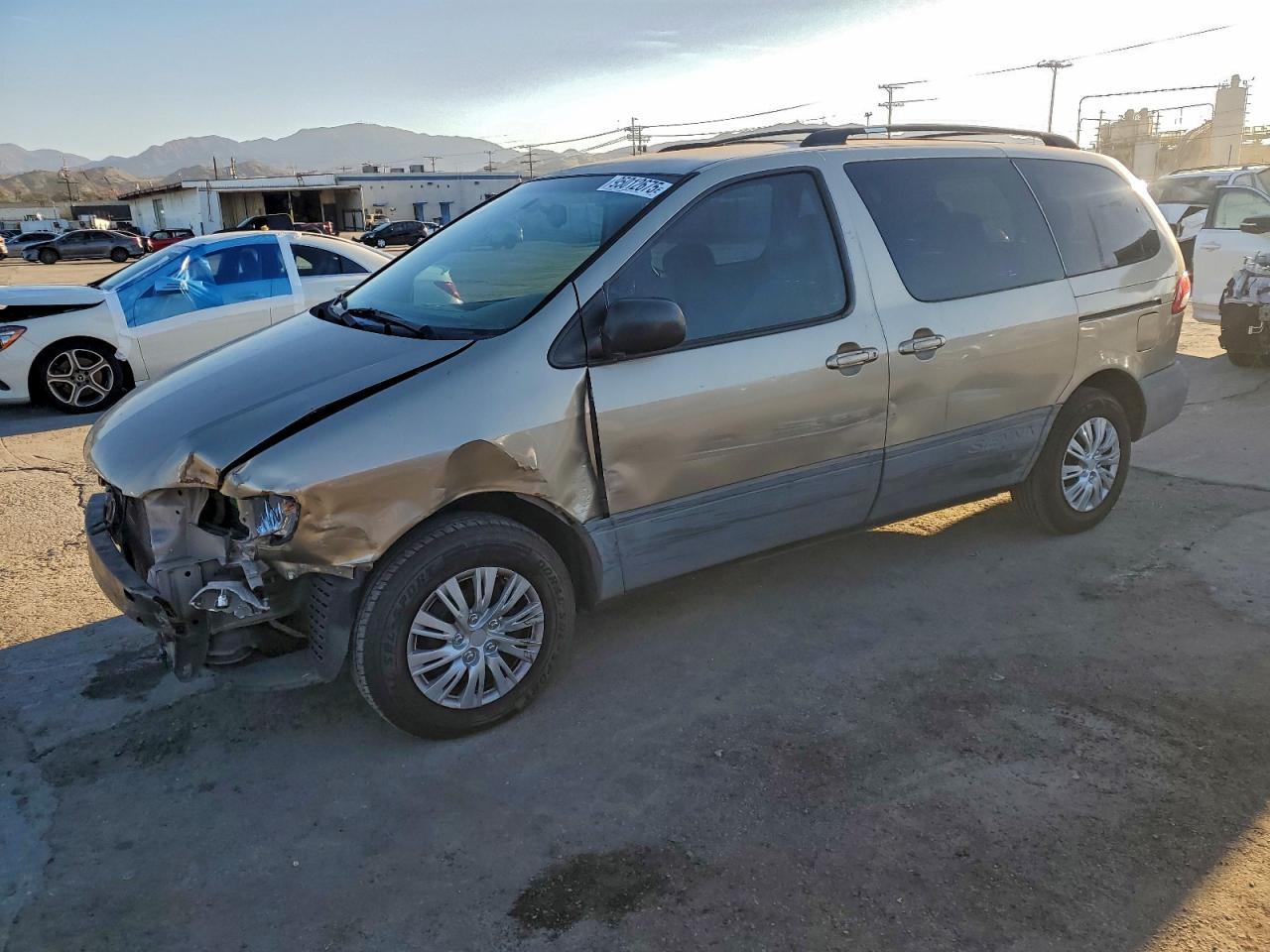 2002 TOYOTA SIENNA