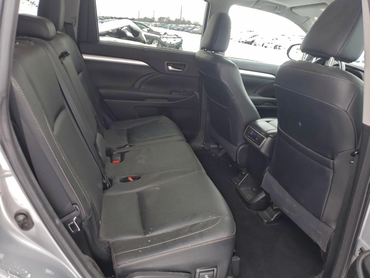 2016 TOYOTA HIGHLANDER