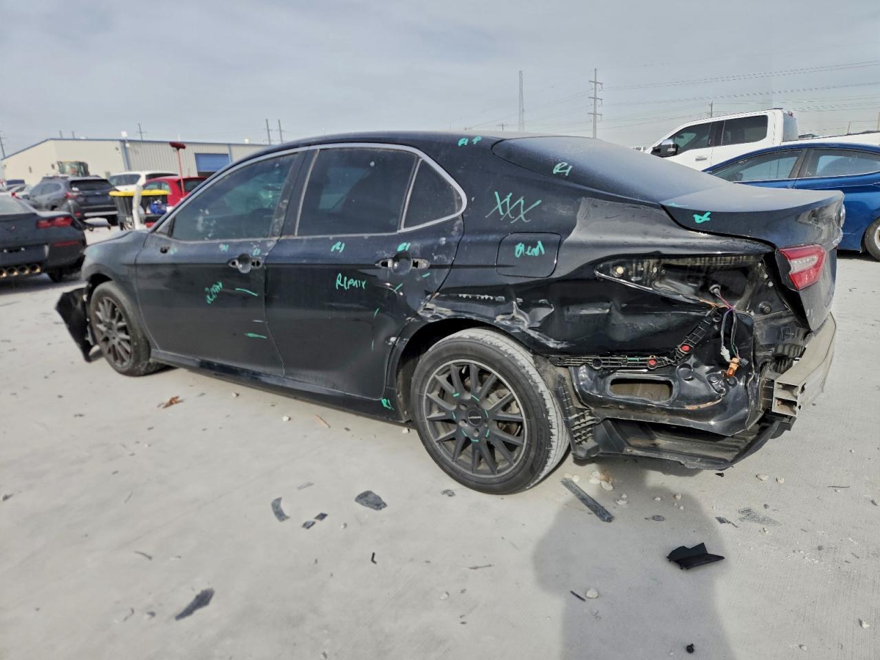 2018 TOYOTA CAMRY