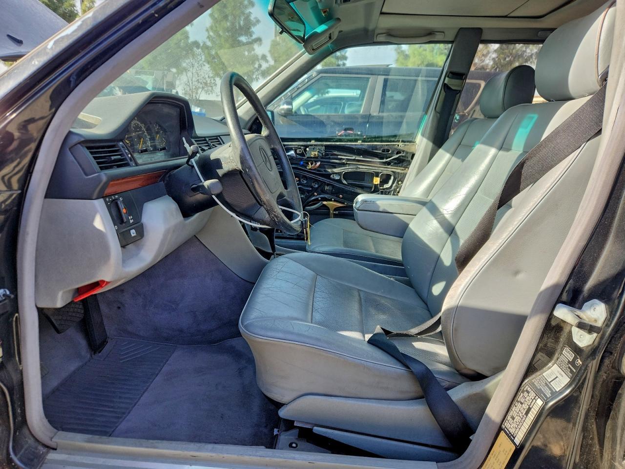 1995 MERCEDES-BENZ E-Class