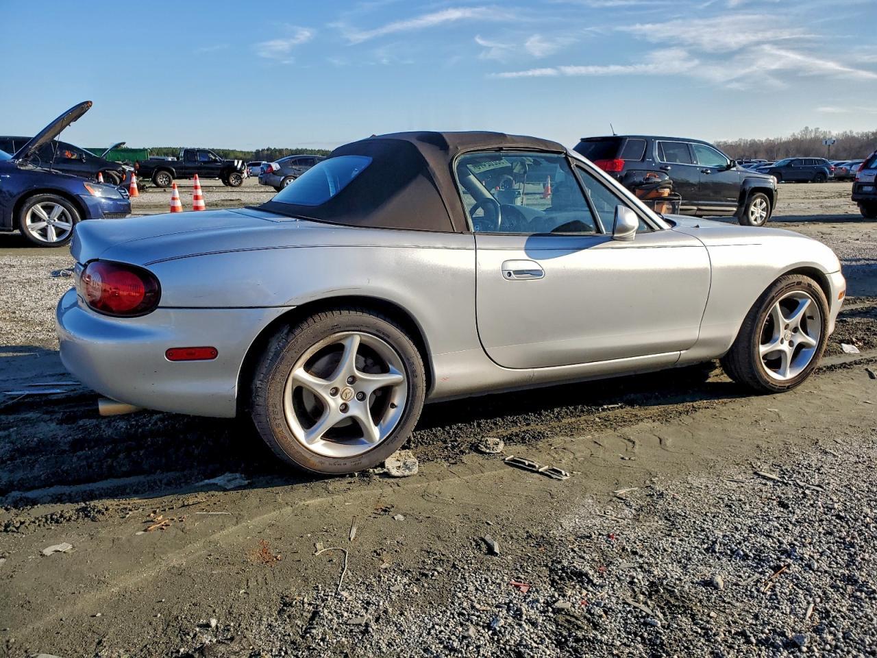 2003 MAZDA MX-5 Miata