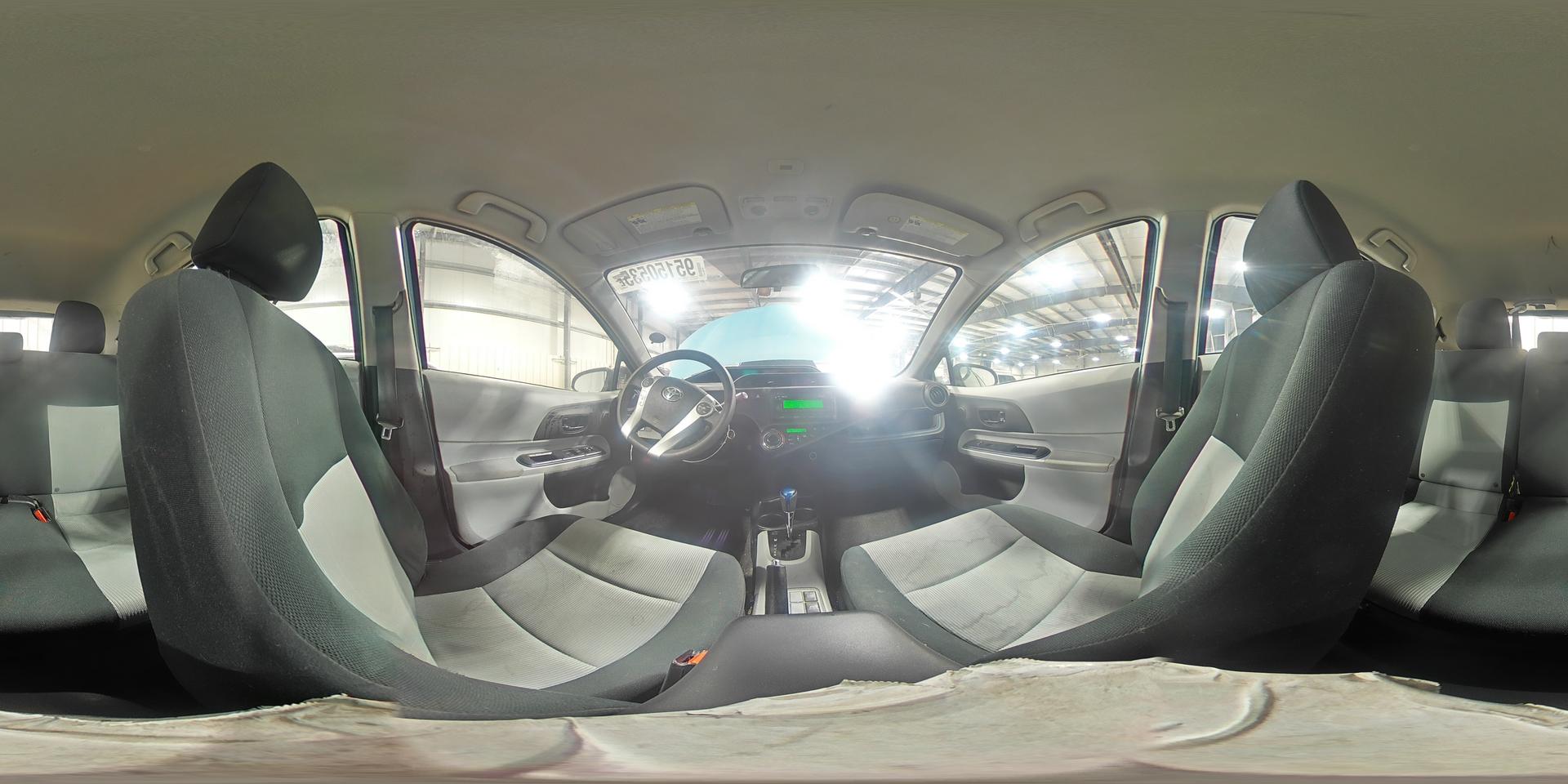 2013 TOYOTA Prius c