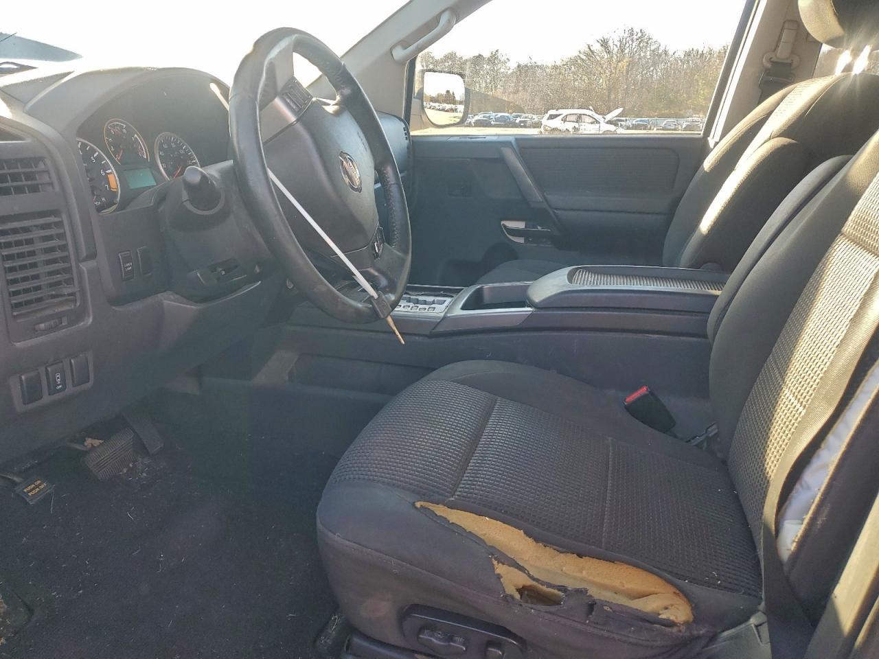 2012 NISSAN Titan