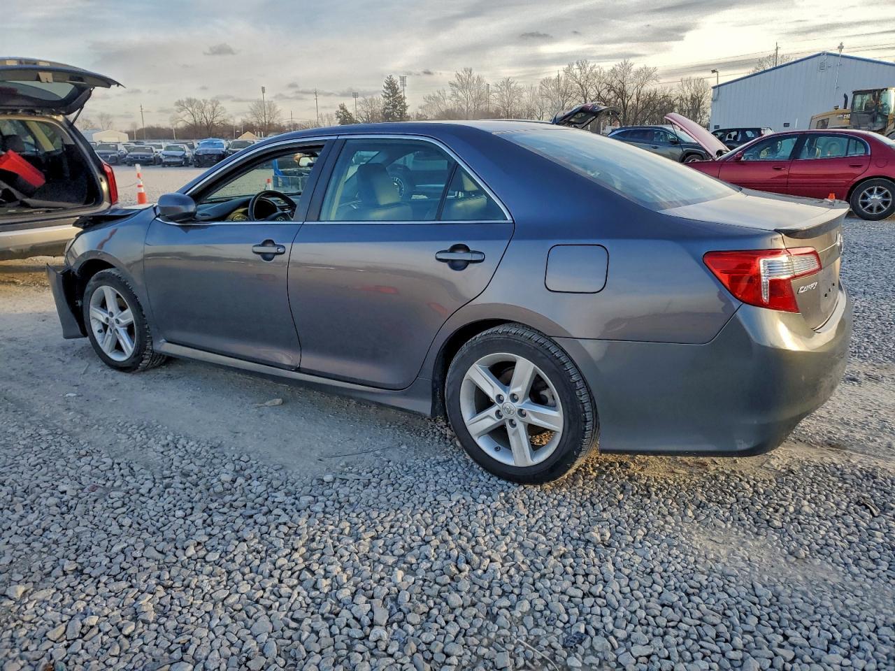 2014 TOYOTA CAMRY