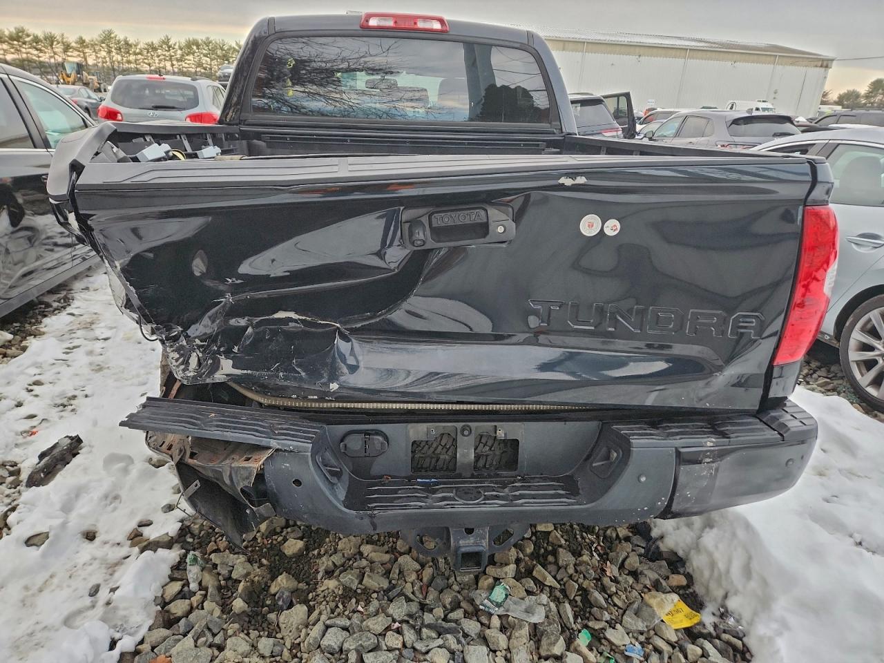 2017 TOYOTA TUNDRA