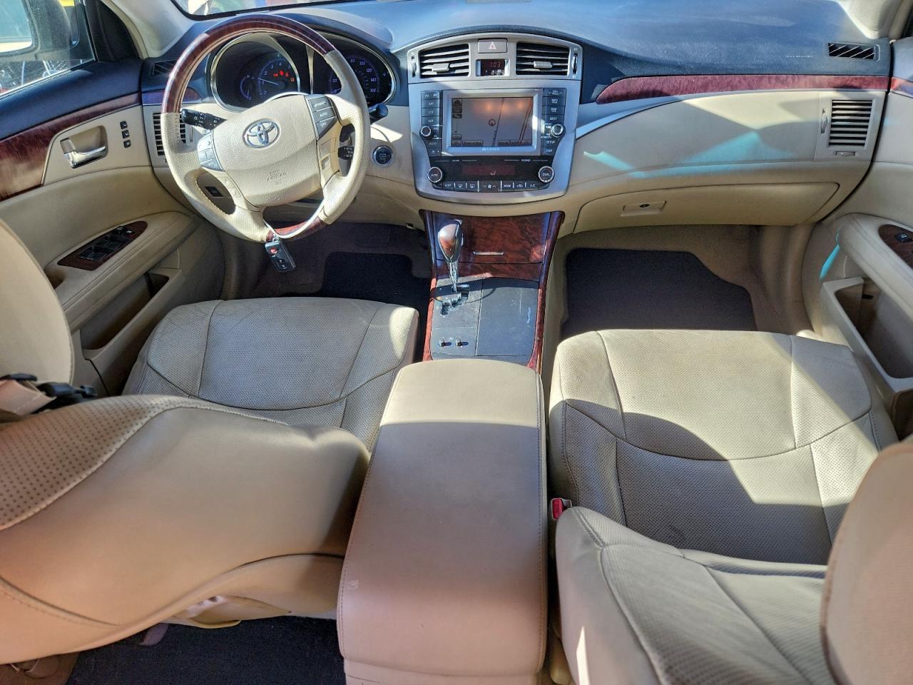 2011 TOYOTA Avalon