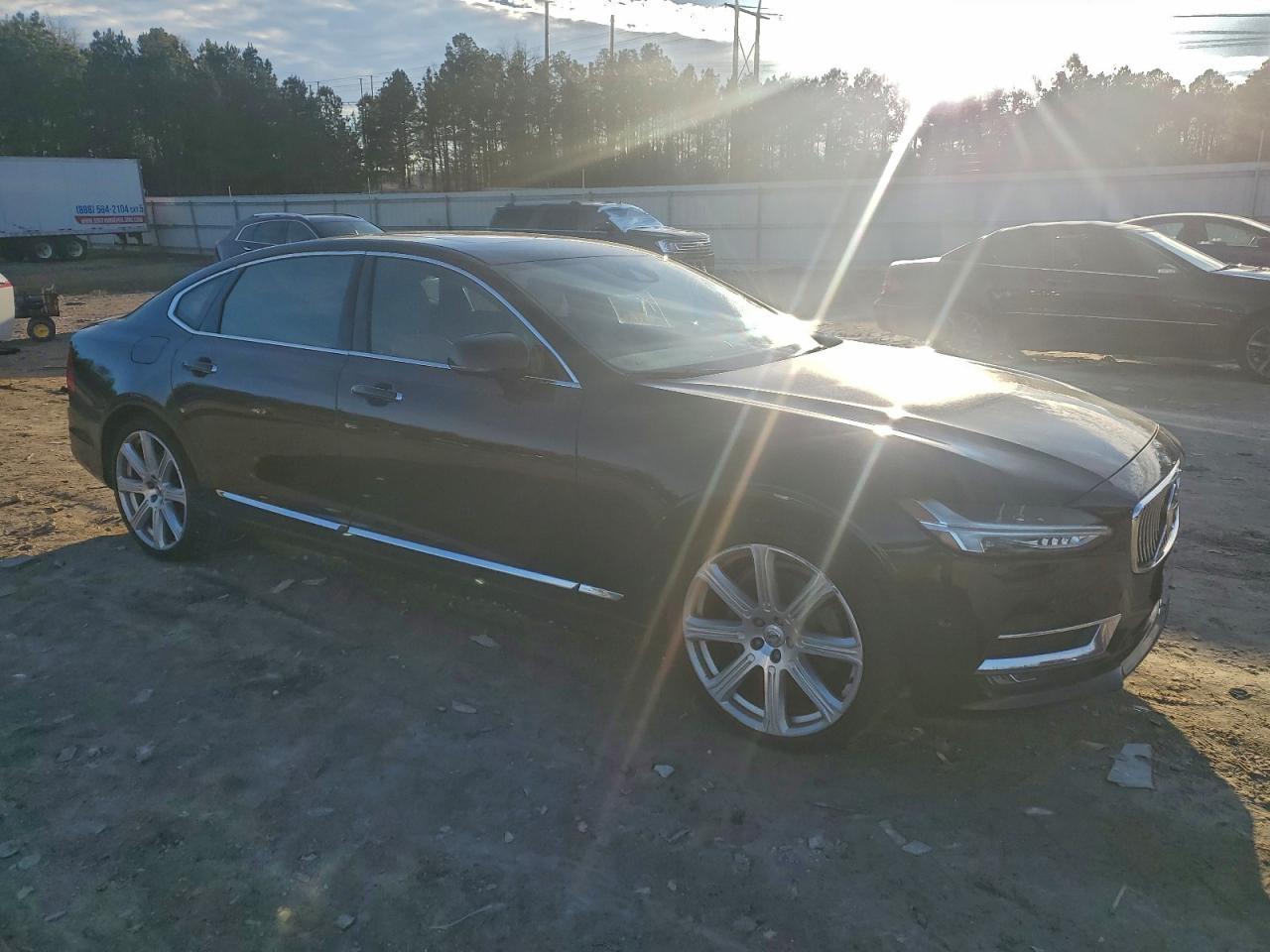 2018 VOLVO S90