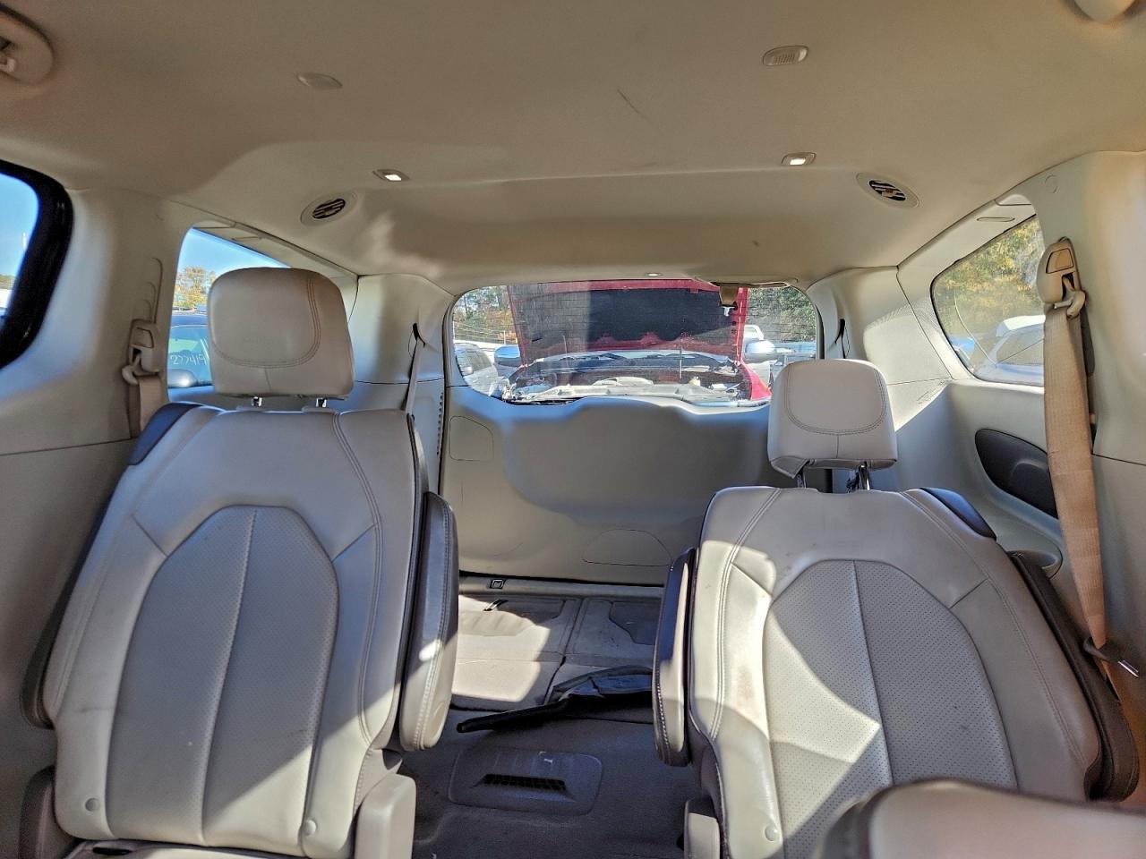 2021 CHRYSLER Voyager