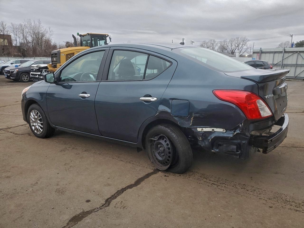 2015 NISSAN VERSA