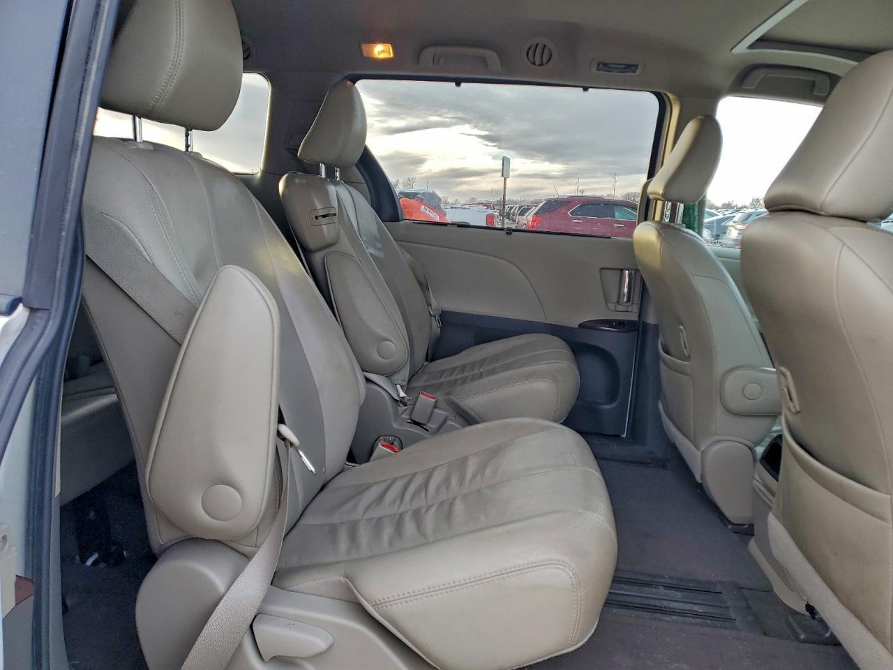 2013 TOYOTA SIENNA