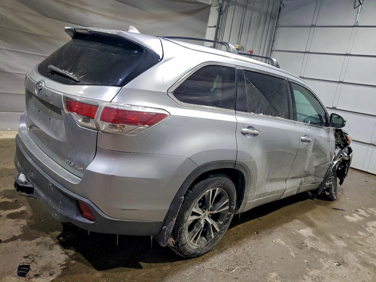 2016 TOYOTA HIGHLANDER