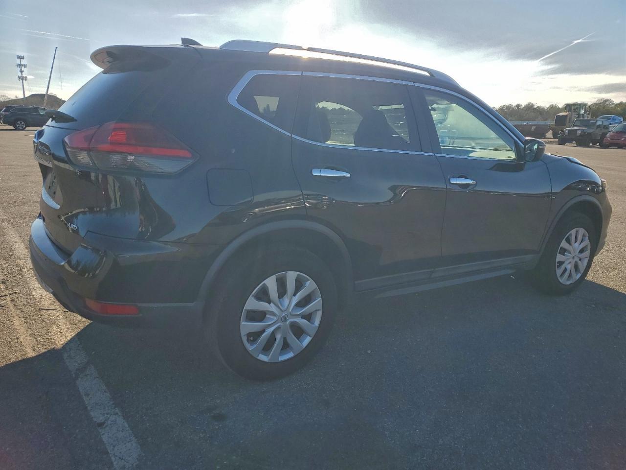 2017 NISSAN ROGUE