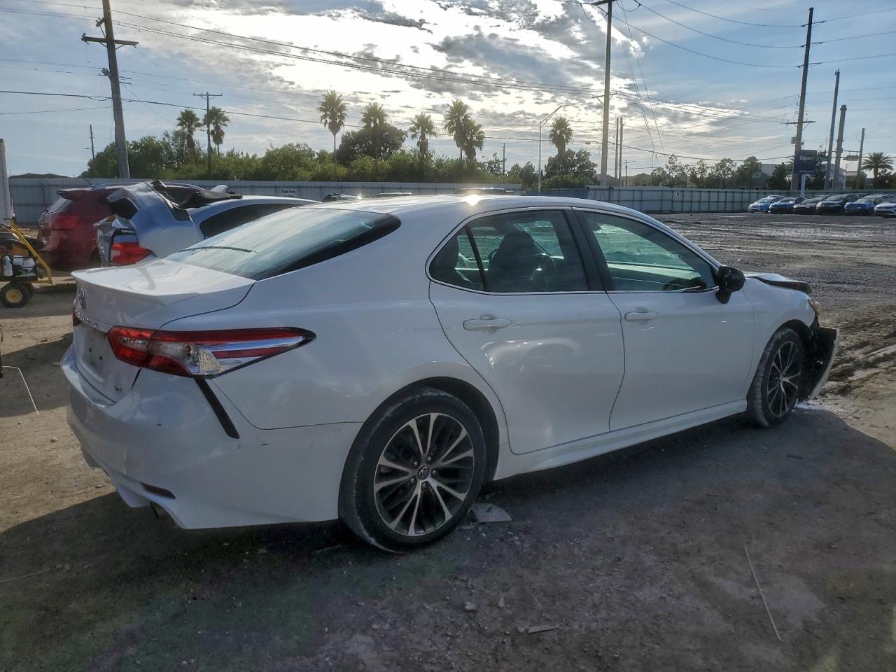 2018 TOYOTA CAMRY