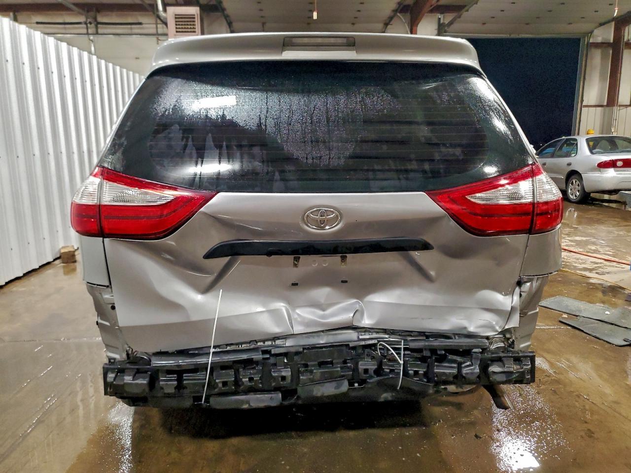 2017 TOYOTA SIENNA