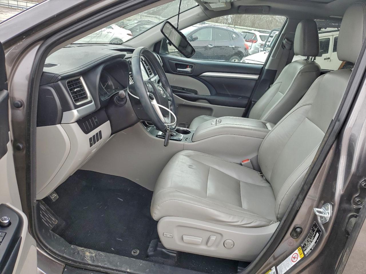 2016 TOYOTA HIGHLANDER