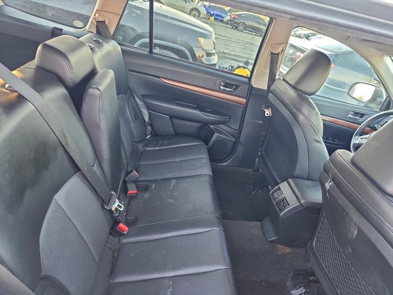 2014 SUBARU Outback