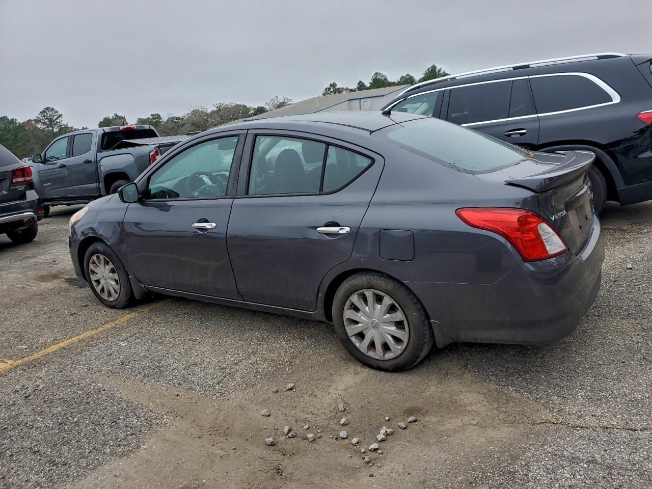 2015 NISSAN VERSA