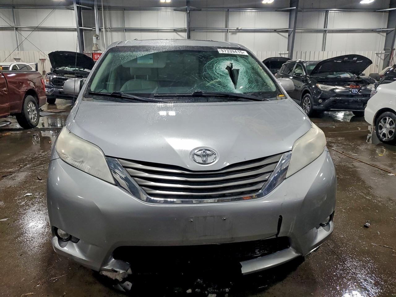 2012 TOYOTA SIENNA