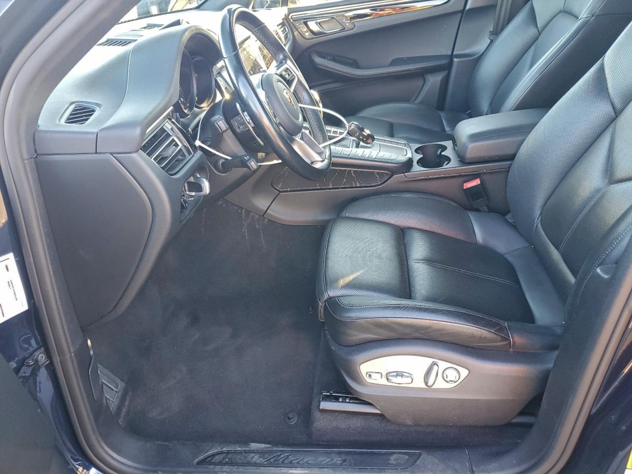 2019 PORSCHE Macan