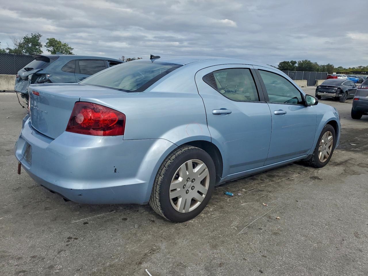 2013 DODGE Avenger
