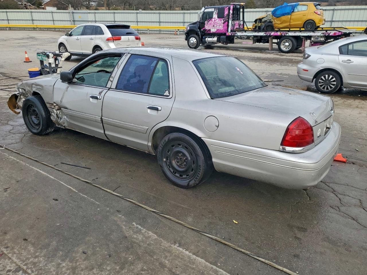 2004 FORD Crown Victoria