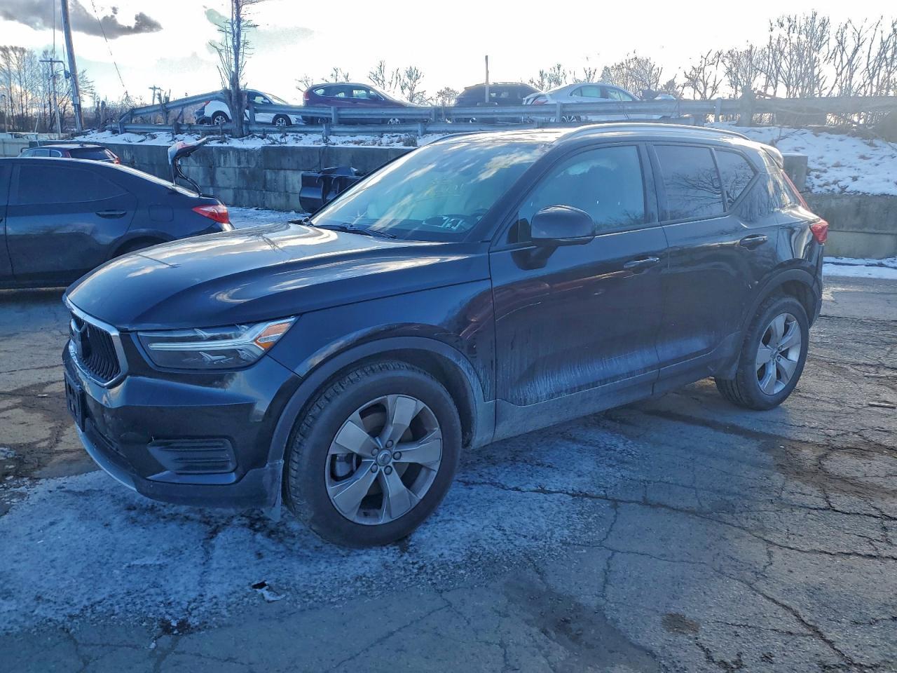 2020 VOLVO XC40