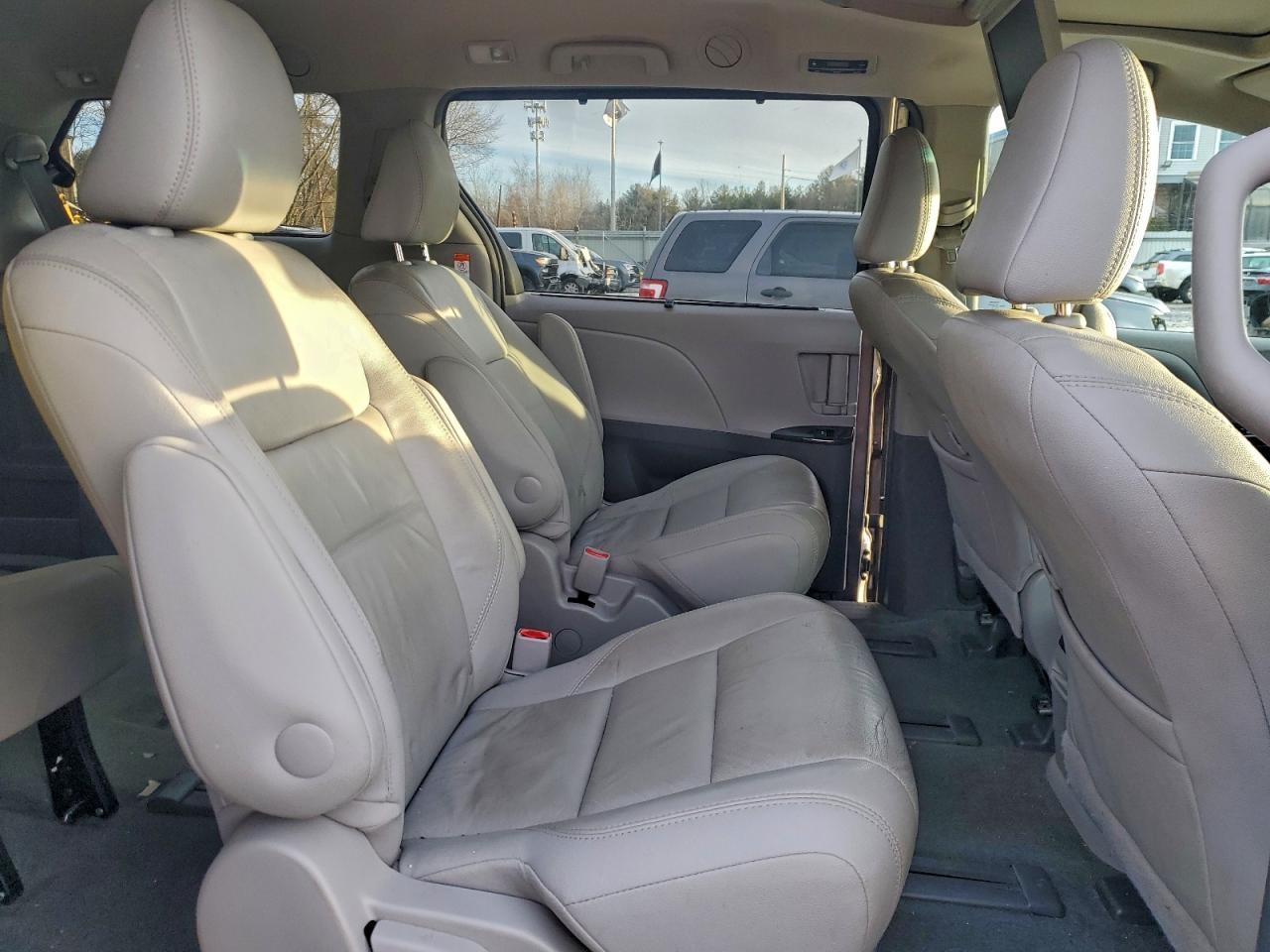 2017 TOYOTA SIENNA