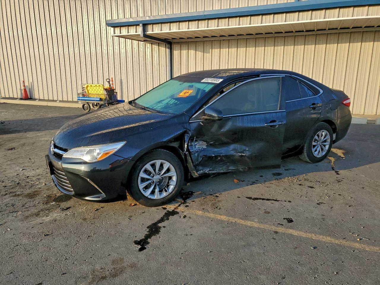 2016 TOYOTA CAMRY