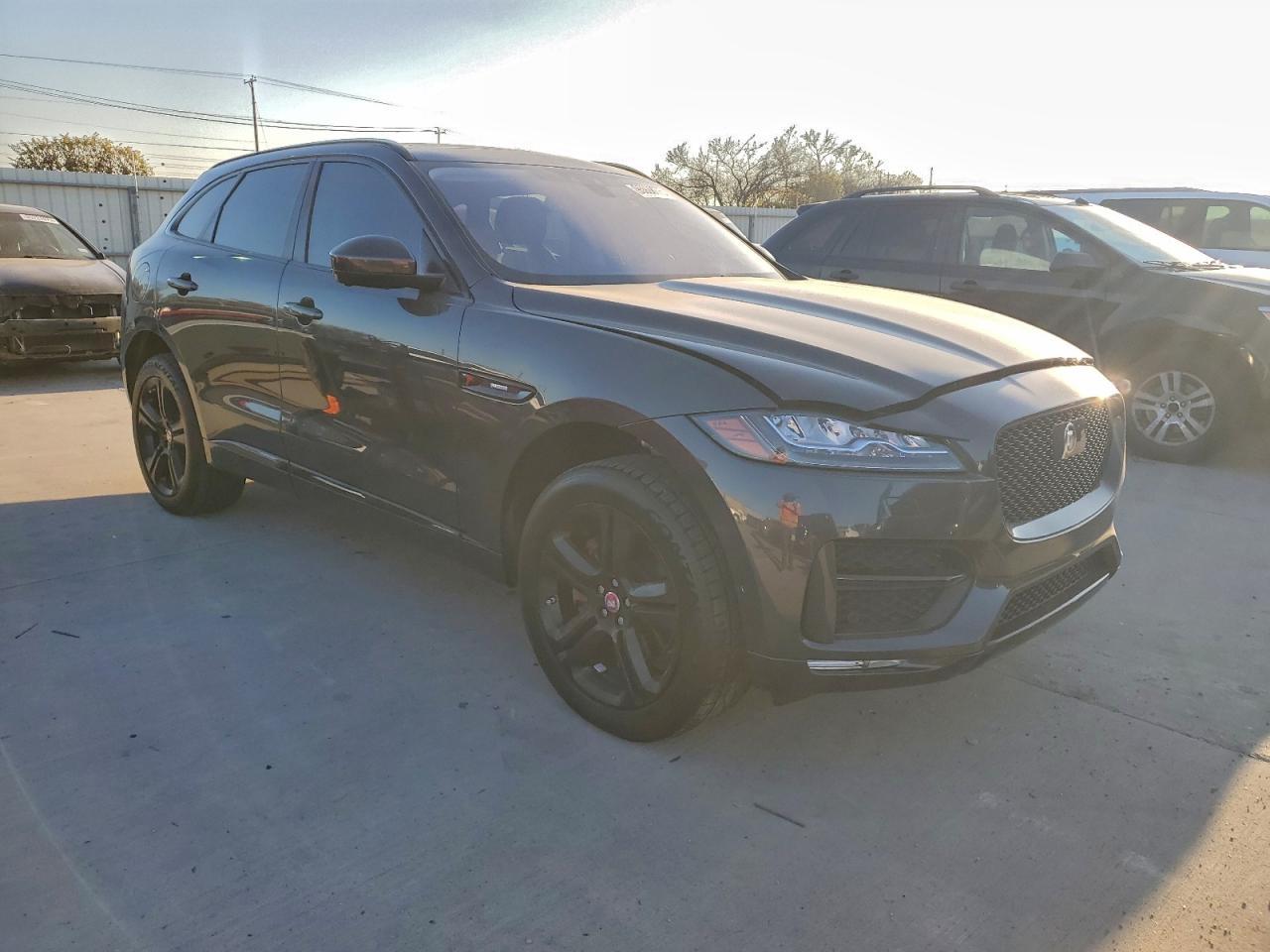 2017 JAGUAR F-Pace