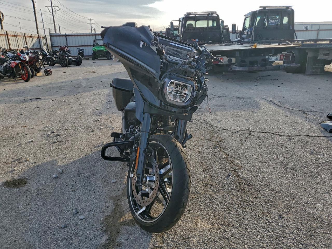 2025 HARLEY-DAVIDSON FLHX