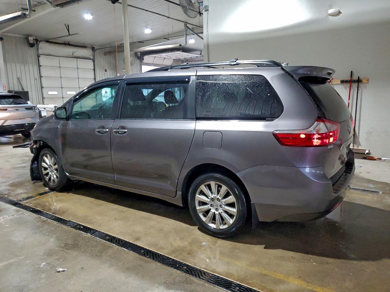 2015 TOYOTA SIENNA