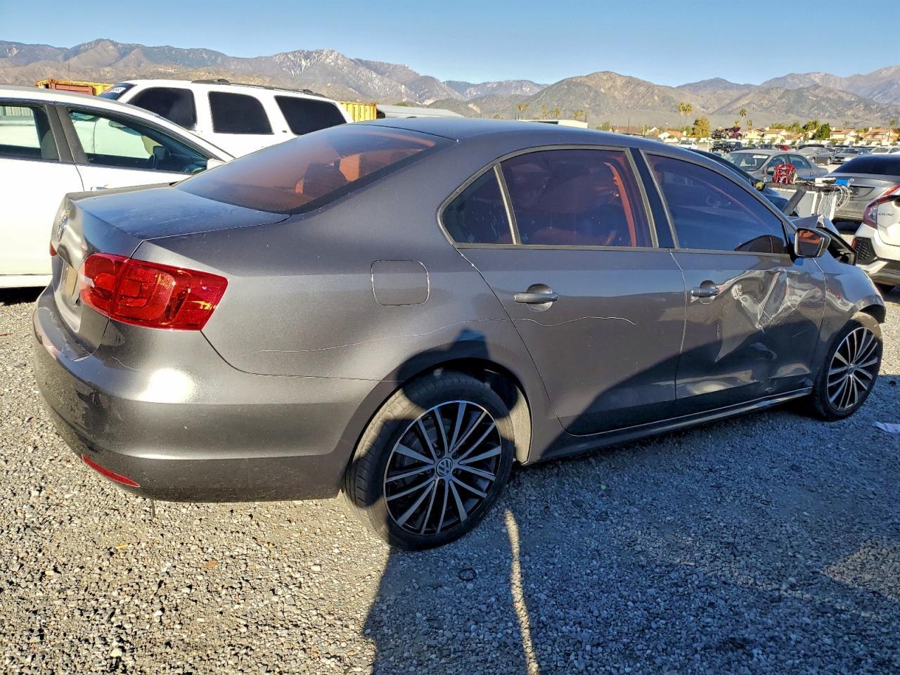 2011 VOLKSWAGEN JETTA