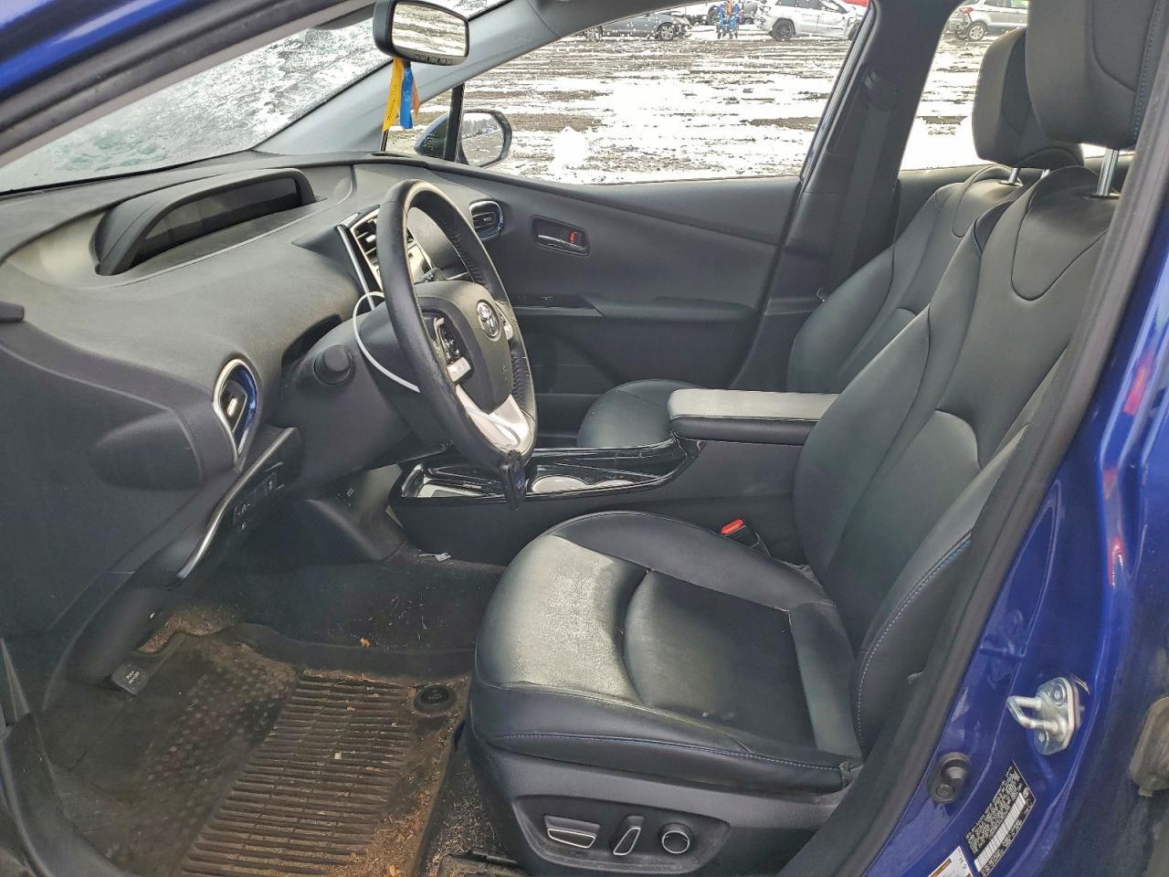 2016 TOYOTA PRIUS