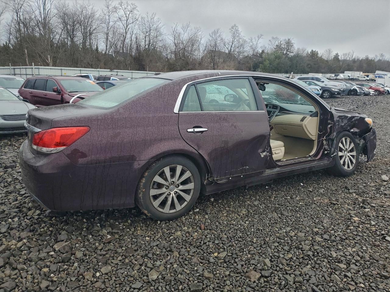 2011 TOYOTA Avalon