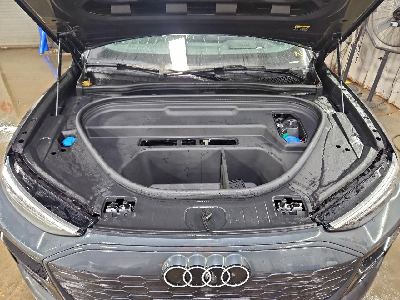 2025 AUDI Q6 e-tron