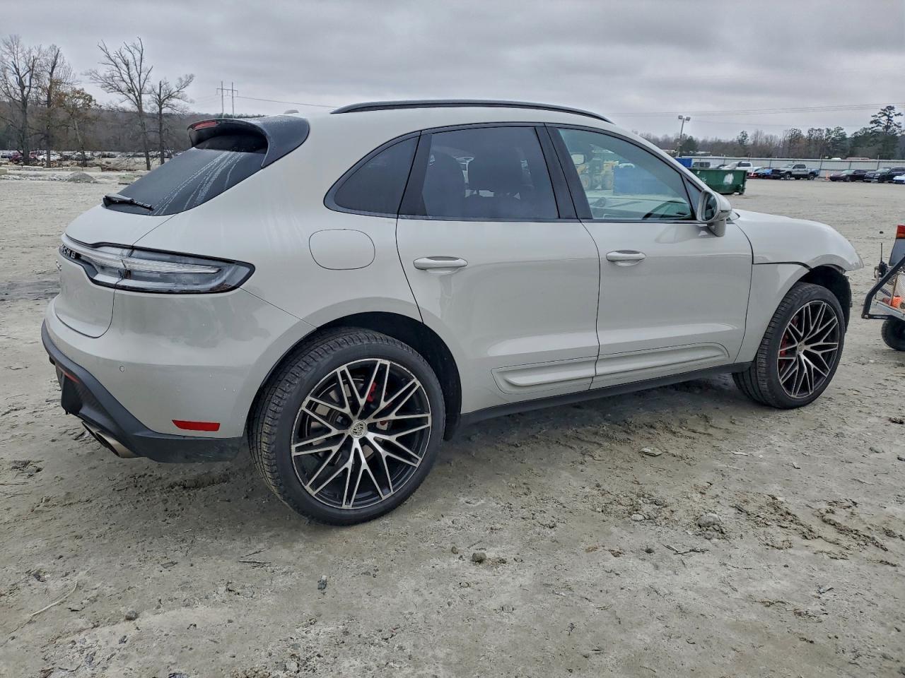 2024 PORSCHE Macan