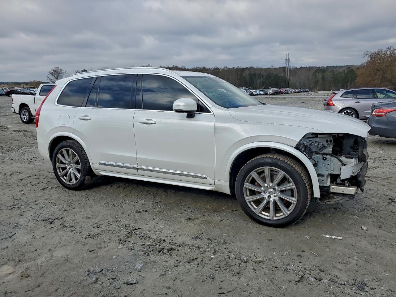 2017 VOLVO XC90