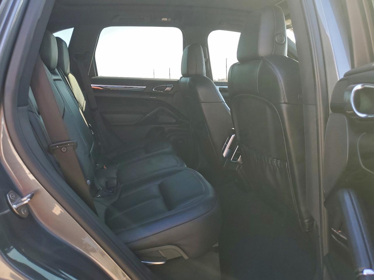 2016 PORSCHE CAYENNE