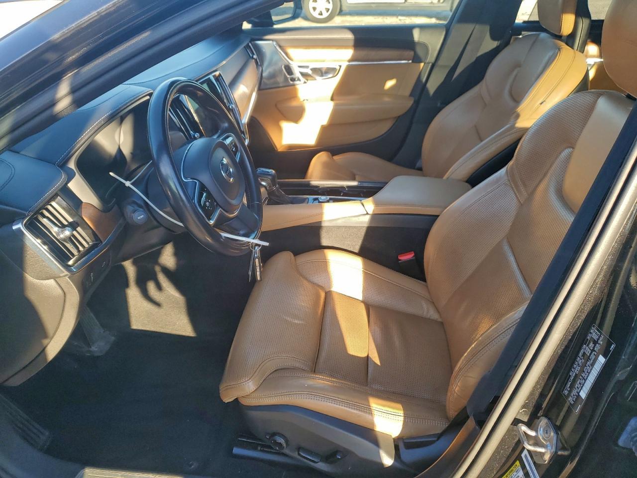 2018 VOLVO S90