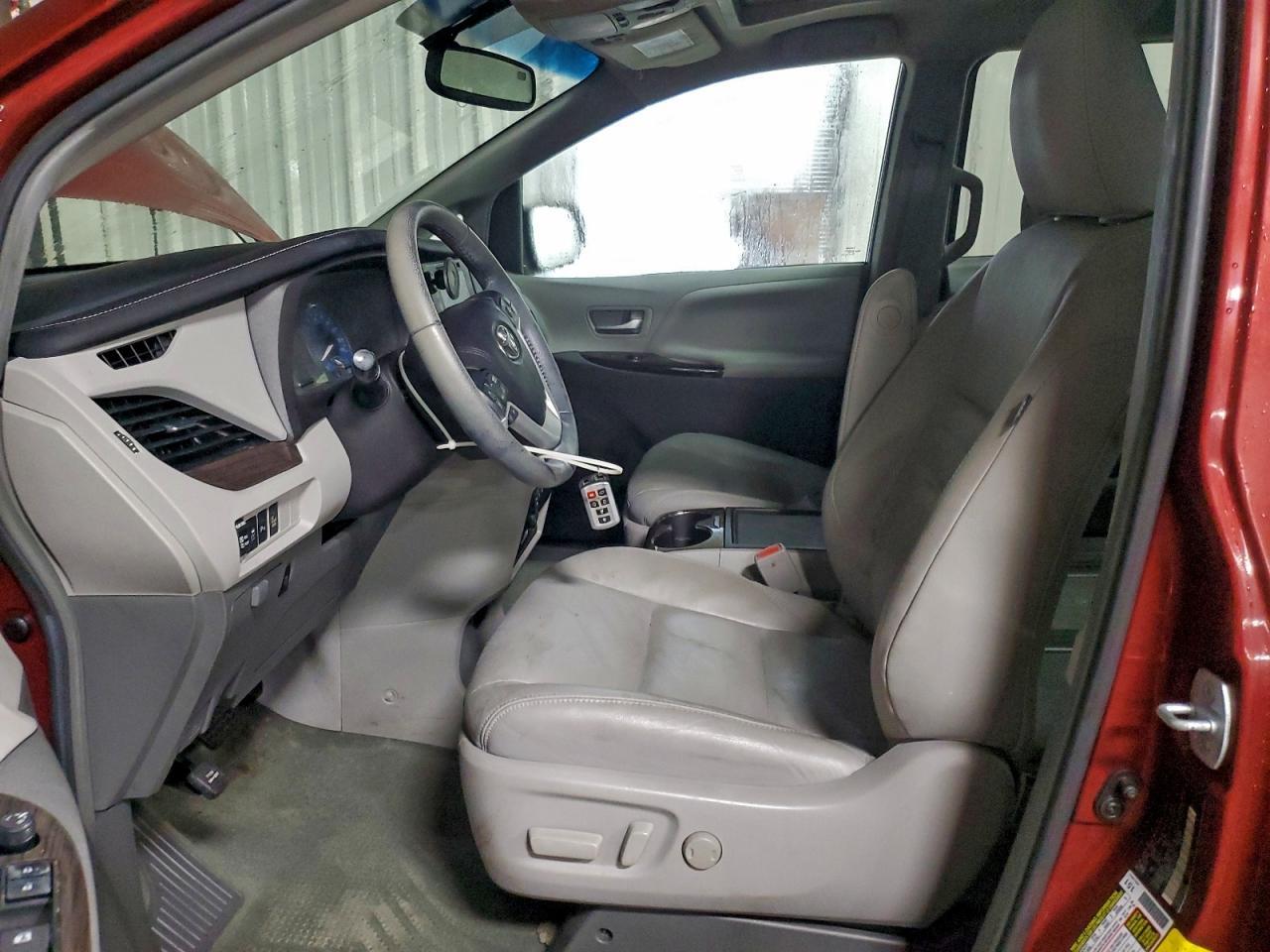 2017 TOYOTA SIENNA