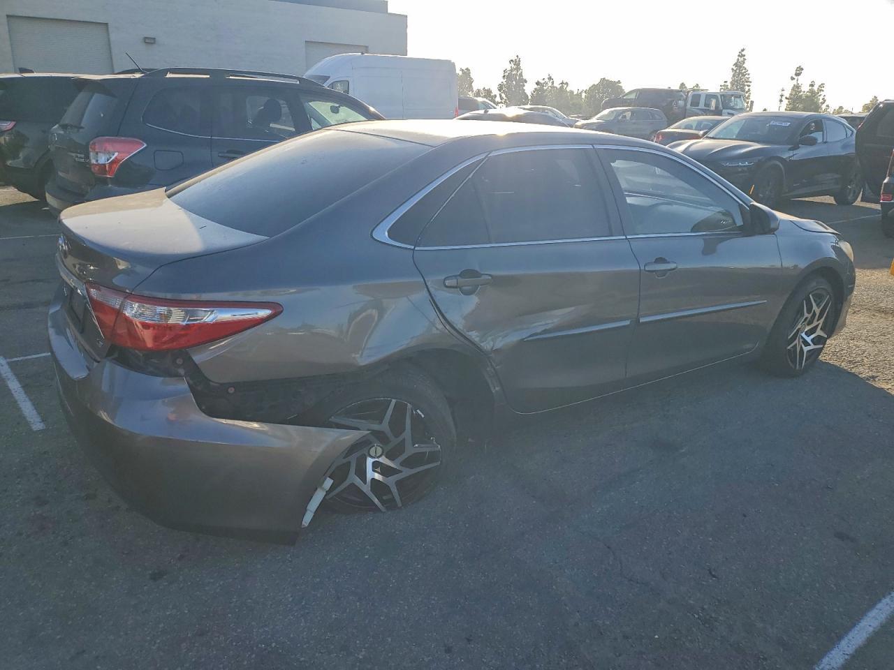 2016 TOYOTA CAMRY