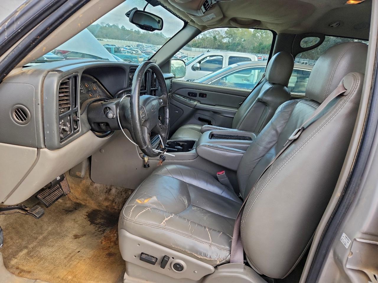 2004 CHEVROLET Tahoe